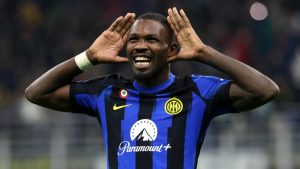 Marcus Thuram esulta con la maglia dell'Inter