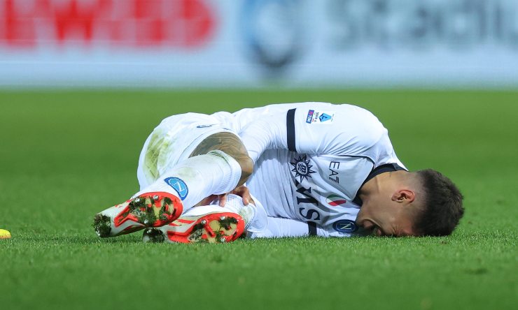 Mathías Olivera Miramontes a terra dopo l'infortunio nel match contro l'Atalanta